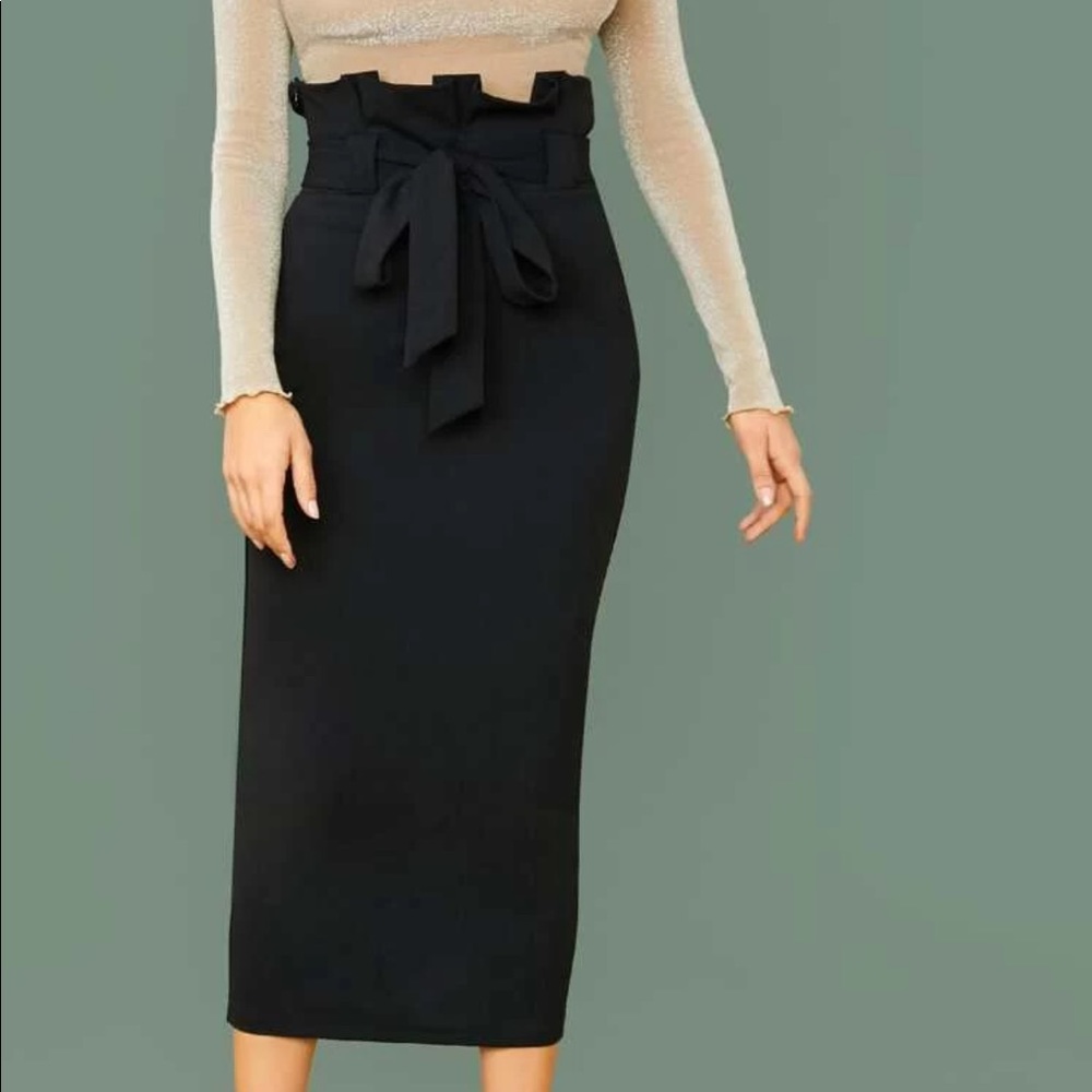 Paperbag belted high waisted skirt